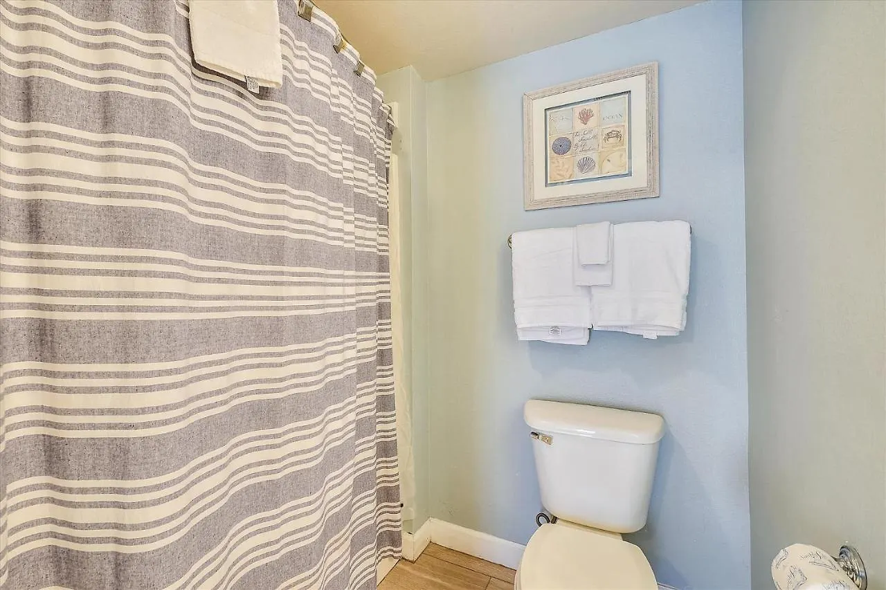 Apartment Shores Of Panama 821-2 Bd 3Ba, Sleeps 8! Updated, No Carpet! Free Fun! Condo Panama City Beach